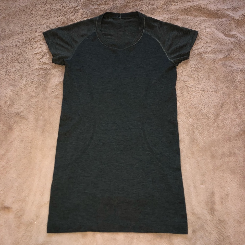 Size 4 swiftly tech shirt